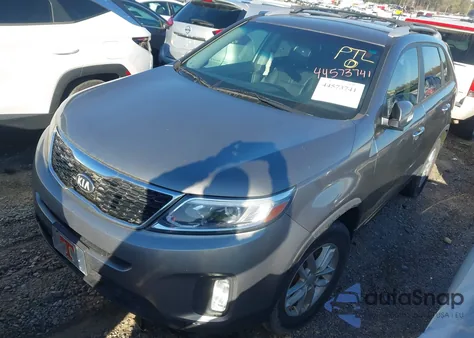 2014 Kia Sorento Lx z USA, uszkodzony, nr VIN 5XYKT4A69EG442433